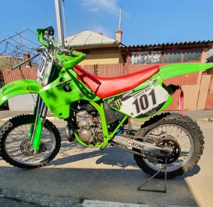 Vînd kawasaki kx 250cc 2 t mai multe detali la telefon