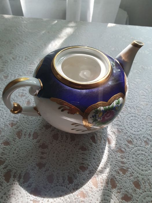 Продам фарфоровой чайник