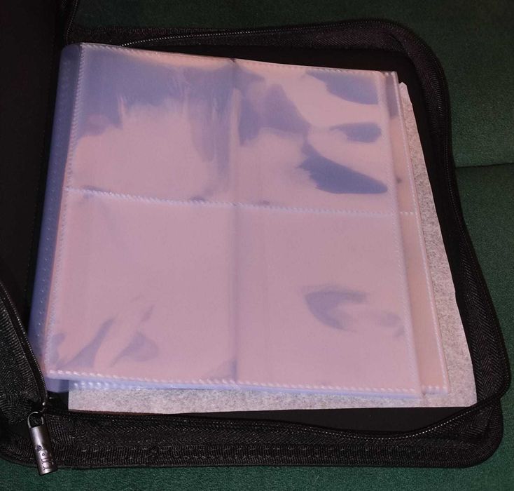 4-Pocket Toploader Premium Binder: Album protectie carti TCG Toploader