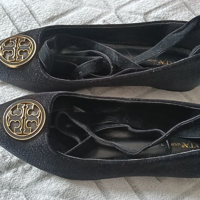 Balerini cu vârf ascuțit și barete (ankle strap) de la brandul Tata It