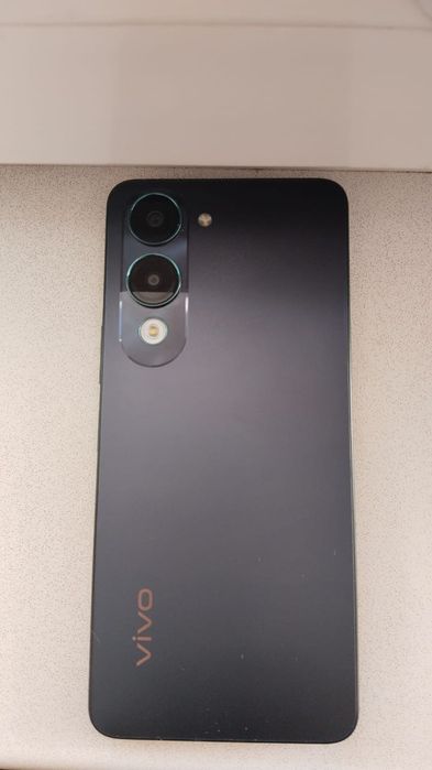 Продам смартфон Vivo y04