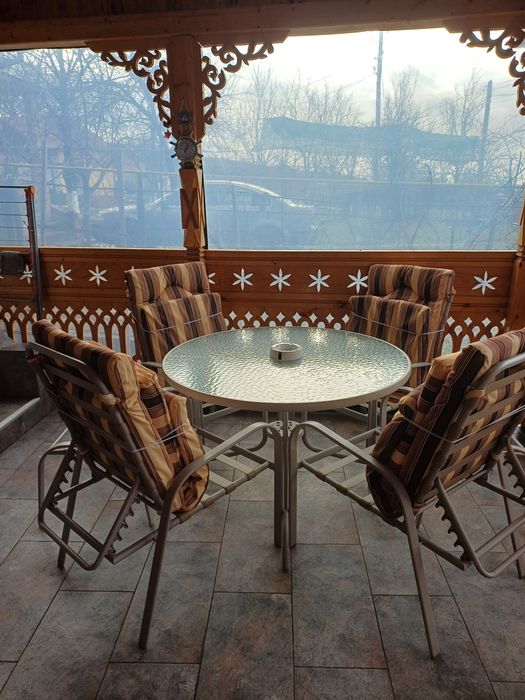 Vând masă cu 4 scaune pentru terasa