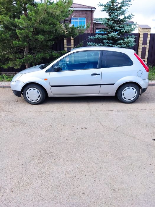 Ford Fiesta 2005 год