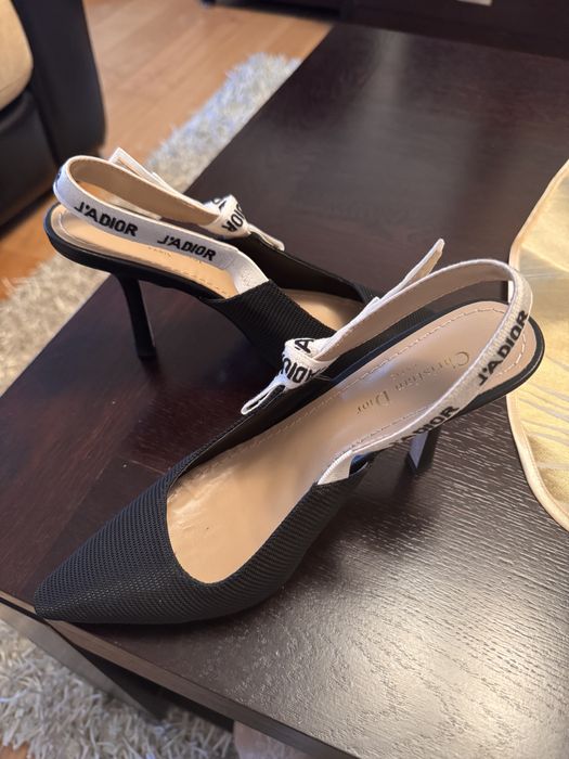 Pantofi purtati o singura data