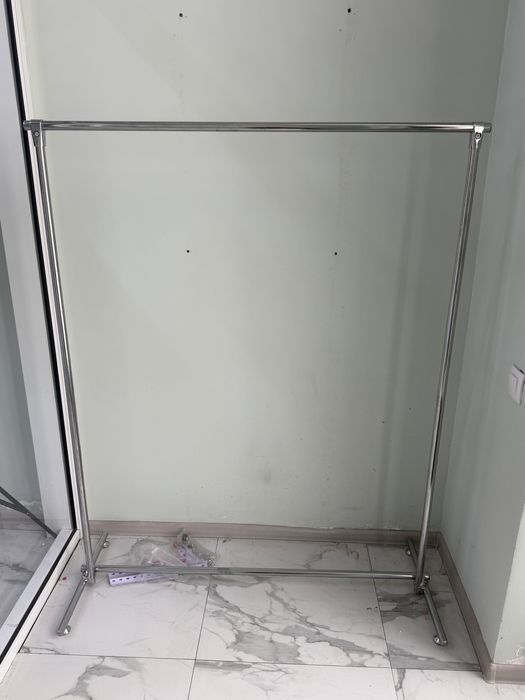 вешалка новая 1х1м