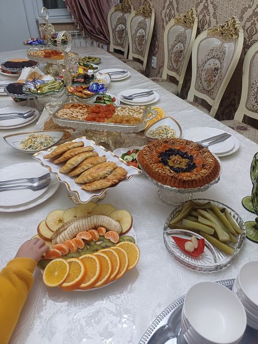 Продам стол и стулья в отличном состояние