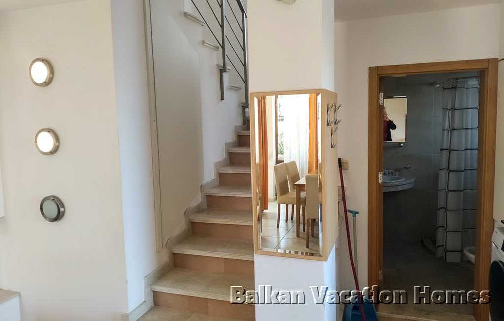 Триетажна къща близо до плажа в Бяла