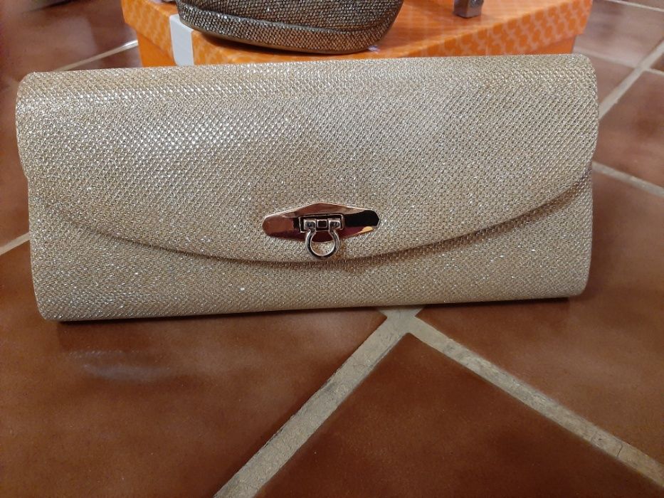 Обувки с чанта за повод