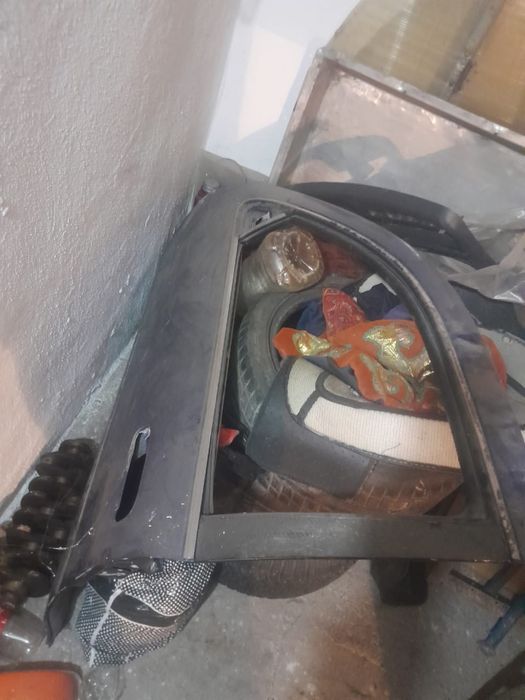 От тойоты кресты дверь левая