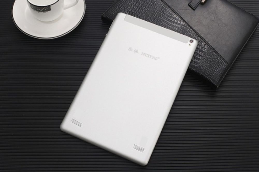 Разкошен 4G таблет с 10.1 инчов екран с висока резолюция и 32 GB твърд