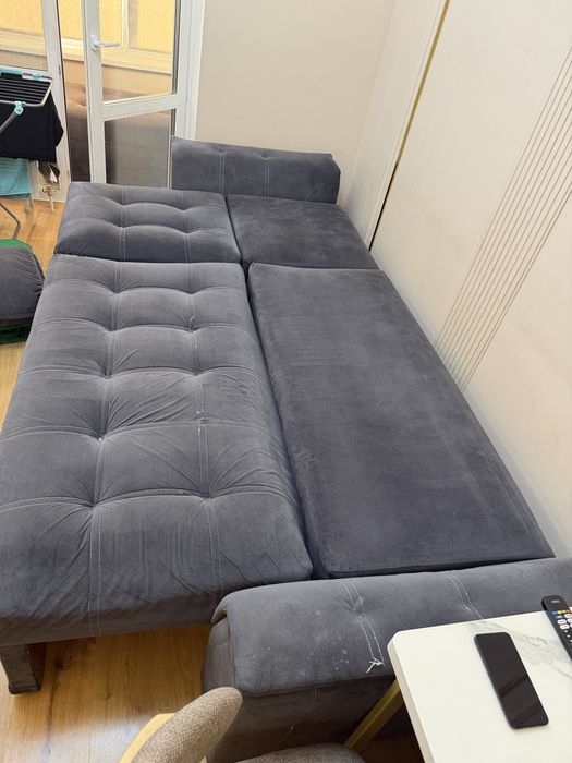 Отдам даром диван.