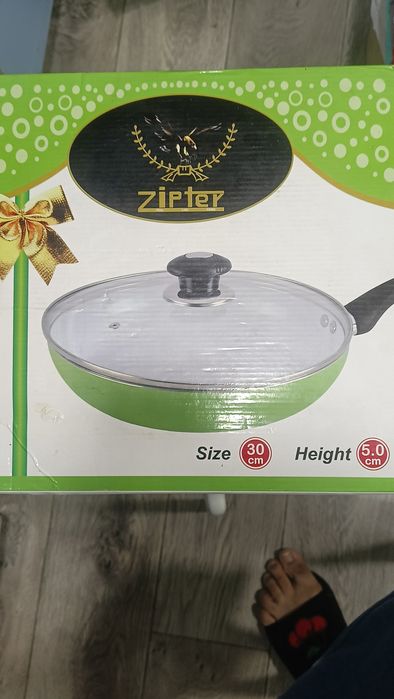 Продаю сковородки новые