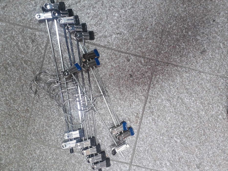 Закачалки за дрехи метални