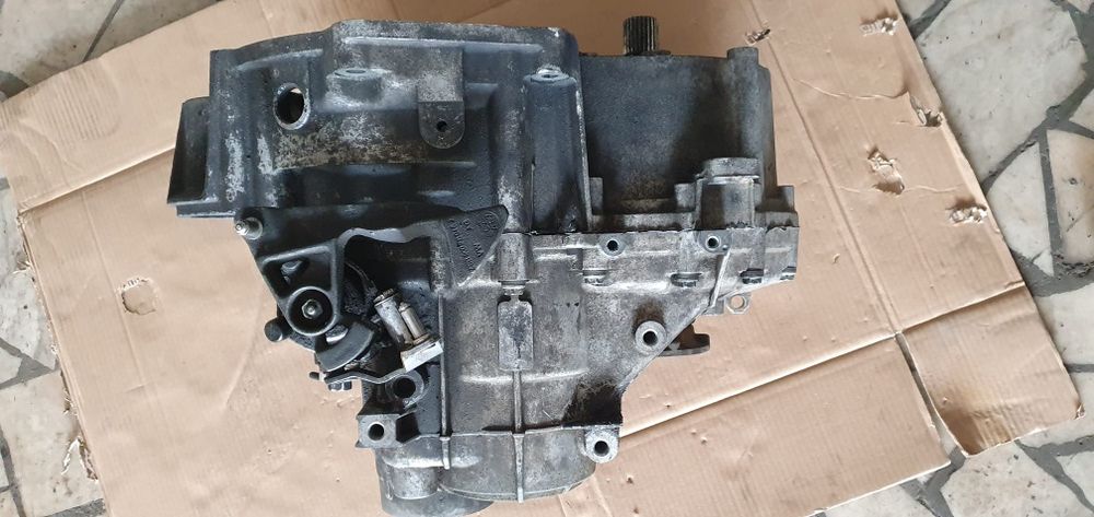 Cutie VW Touran 2004 diesel 2.0 azv 6+1 trepte