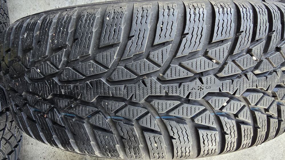 4 jante Nissan cu anvelope iarna 215/65/16