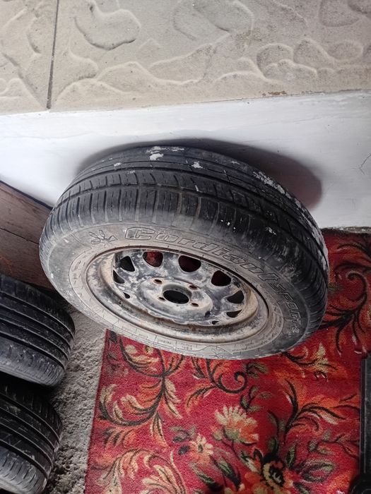 Продам автошины и колесо в зборе на 13