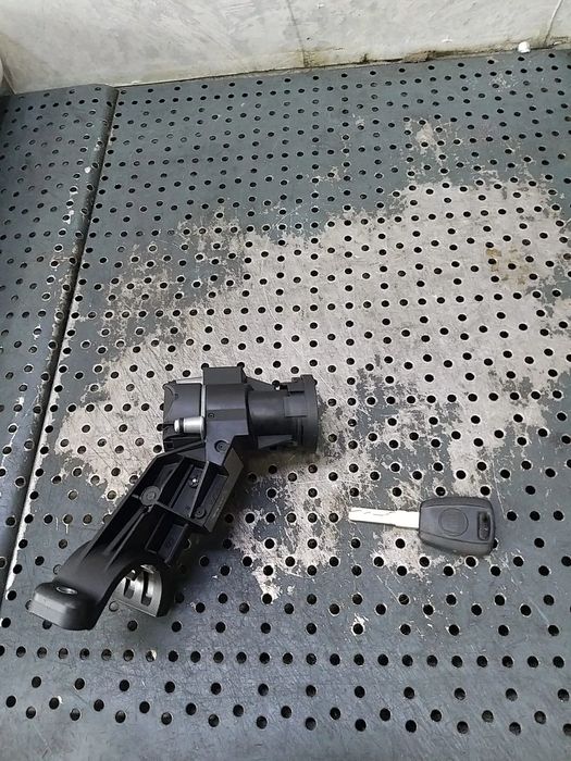 Contact auto cu cheie fiat grande punto 199 505186290b 61146900