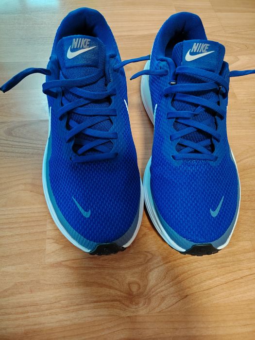 Продавам мъжки маратонки Nike Revolution 8-номер 43
