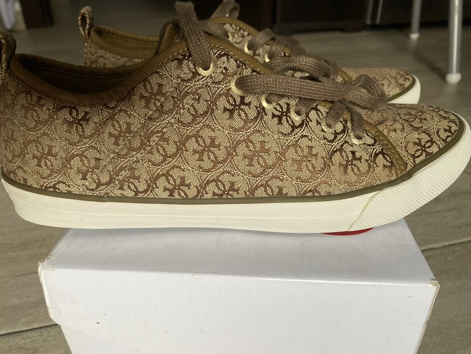 Tenesi GUESS, panza, marimea 41