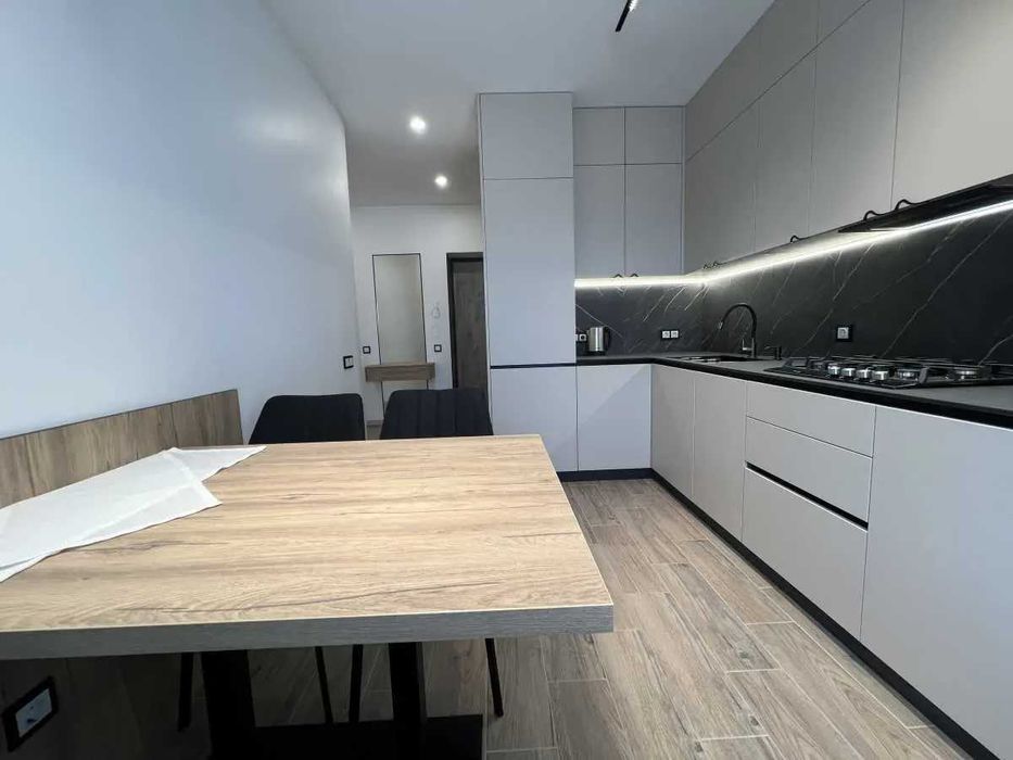 Дава се под наем Двустаен апартамент в София, Център - 65 кв.м за 402.9 € - Снимка #1