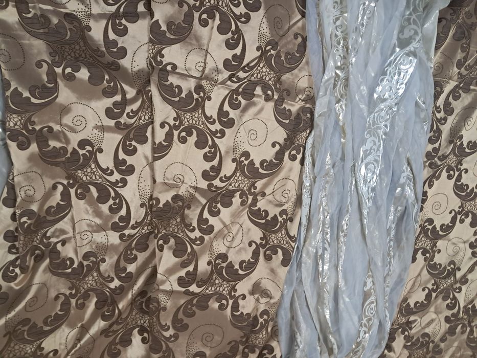 Продам два комплекта штор с тюлем.