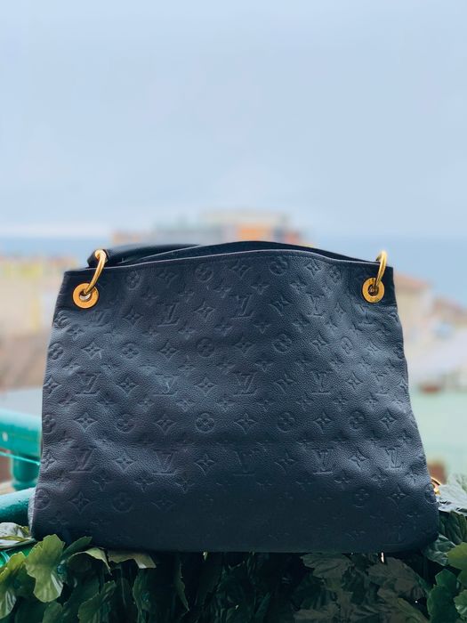 Louis Vuitton Artsy
Monogram Empreinte MM Bleu Infini