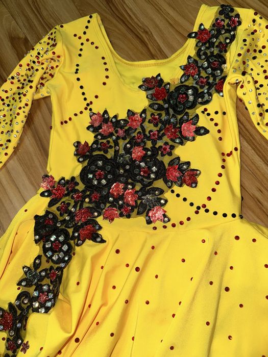 Продам  купальник  для художественной гимнастики