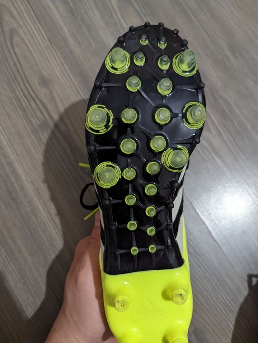 Crampoane adidas mărime 40