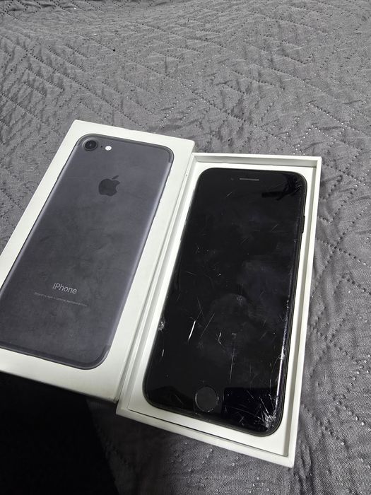 Айфон 7 ,32гб работает полностью