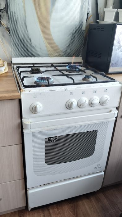 Продам газ плиту