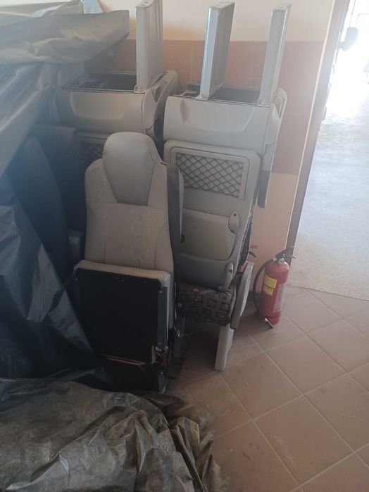 Седалки за микробус с масички, мрежички и колани