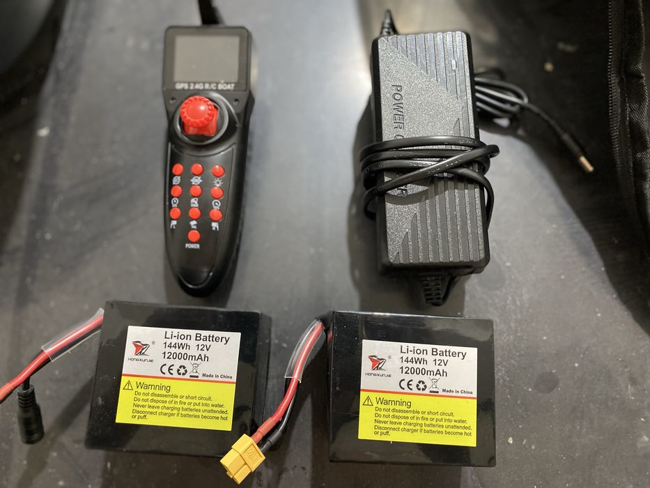 Лодка за захранка HJ817  с GPS,автопилот и круиз контрол