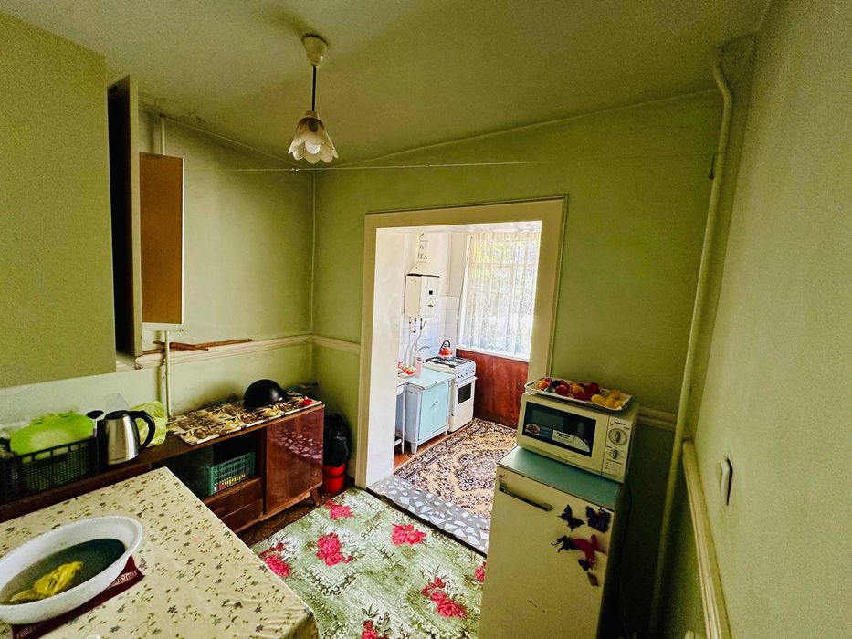 Продается квартира в Янгиюле 1 этаж 4 комнатная (Без ремонта)