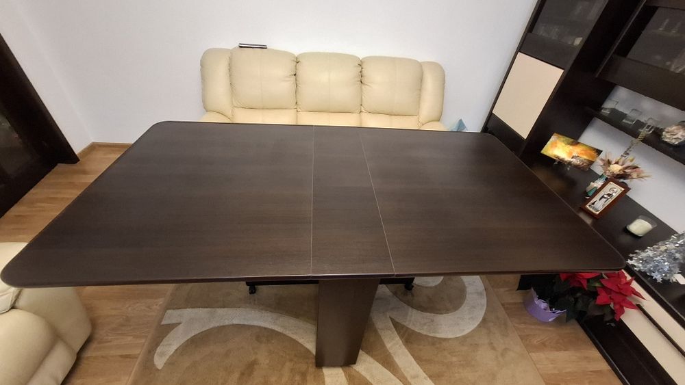 Masa extensibilă  rabatabilă potrivita pentru 6-8 persoane