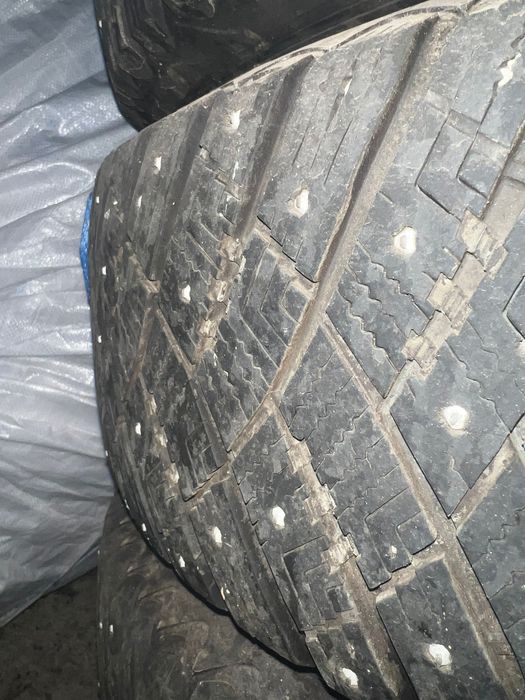 Гуми с шипове Goodyear 245/70/16 + джанти