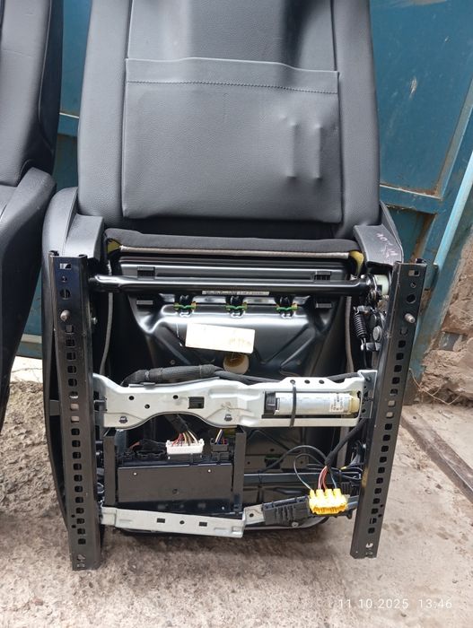 Передние сиденья Mercedes Benz W204