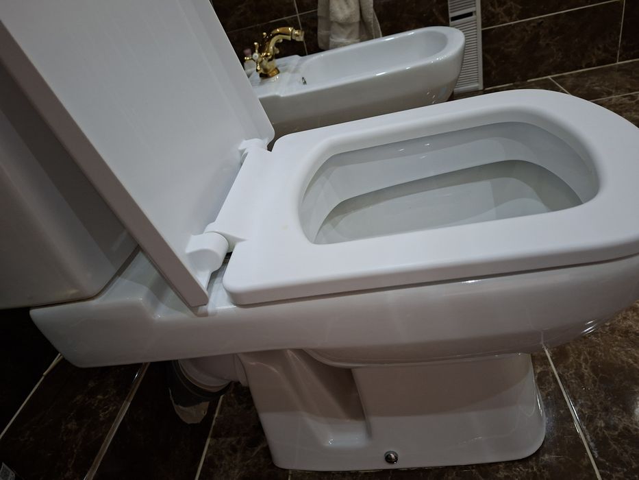 Продам унитаз в комплекте с биде