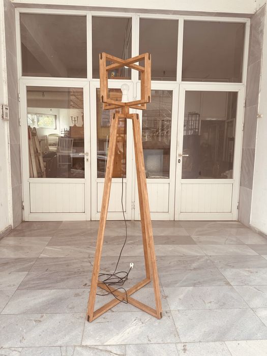 Дизайнерска стояща лампа от масивно дърво – 175 см / скандинавски стил