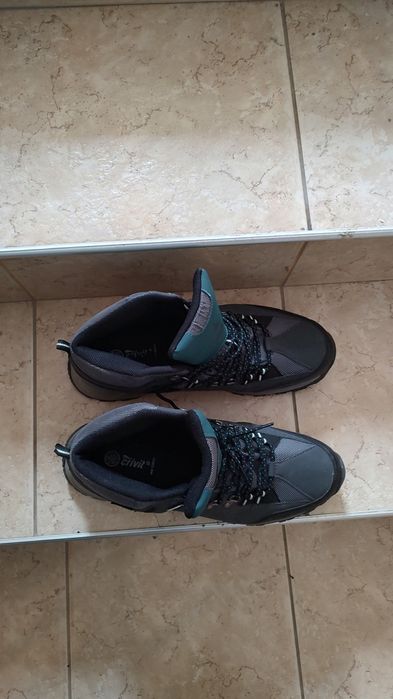 Зимни туристически обувки номер 44