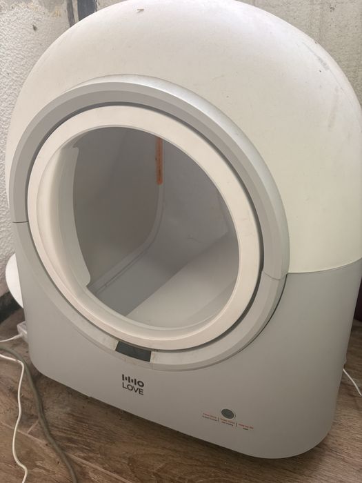 Автоматична котешка тоалетна