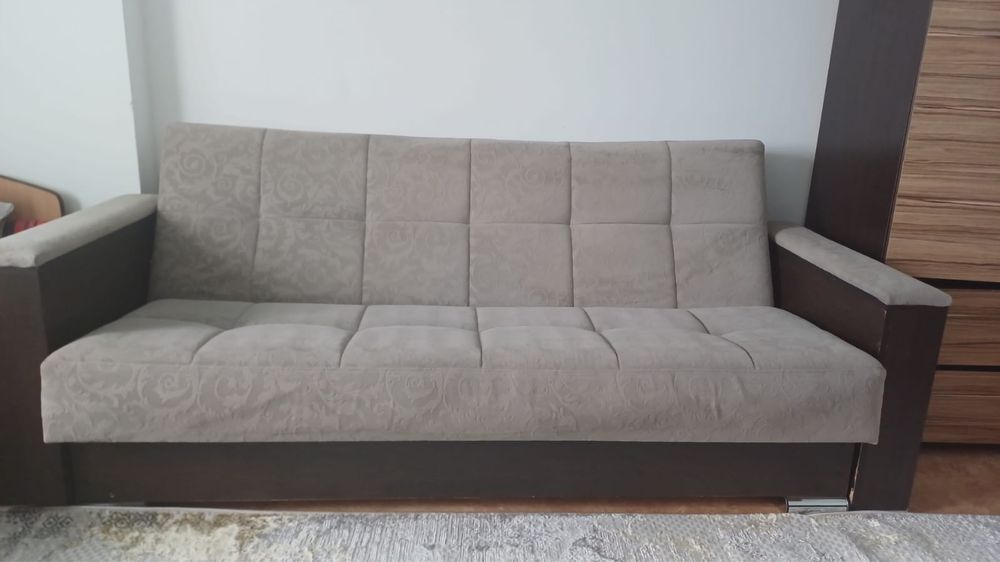 Продается диван в хорошем состоянии