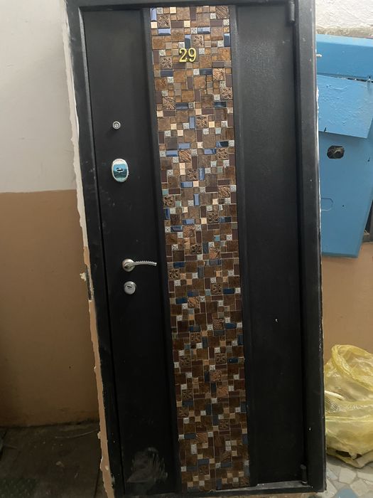 Продам входную дверь