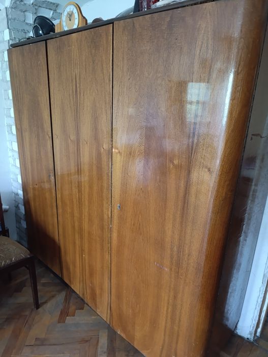 Шкаф, платяной, из Чехии