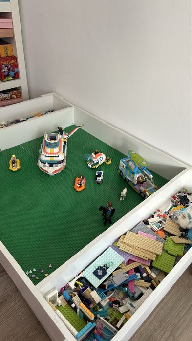 Masa pt LEGO impecabila