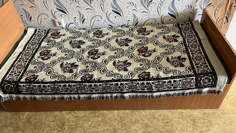 Спальный кроват