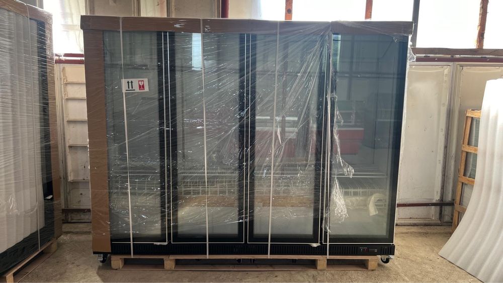 Vitrina frigorifica cu 4 usi ideala pentru bauturi si racoritoare