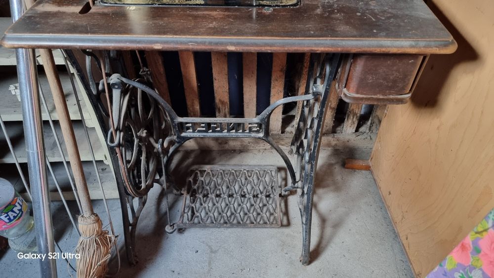 Mașina de cusut antica Singer(are peste 100 de ani)