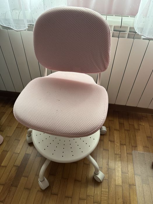 Продавам ученически стол VIMUND ИКЕА