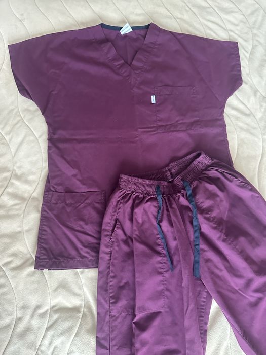 Дамски лилав медицински екип