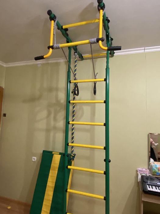 Прдам шведскую стенку Romana